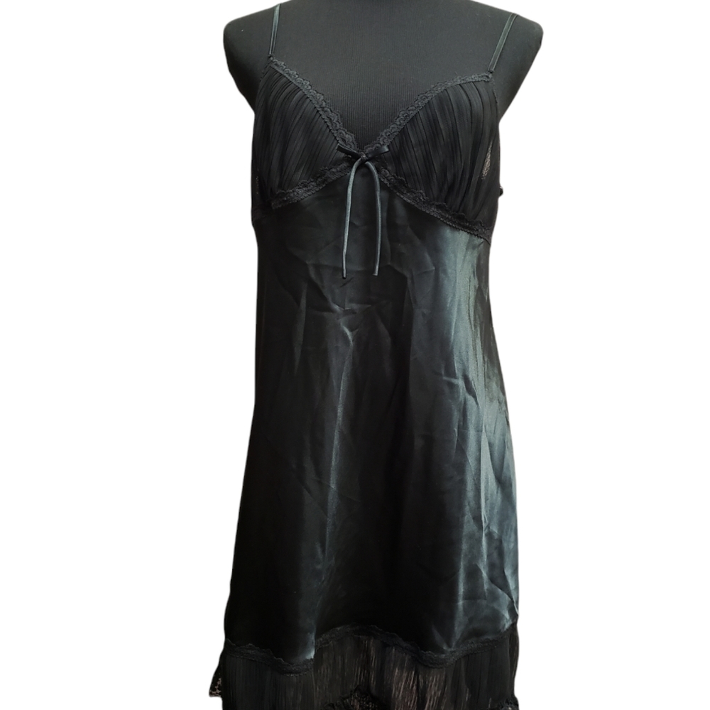 Beautiful for YOUR SPECIAL GAL MORGAN TAYLOR BLACK NIGHTIE  SIZE L